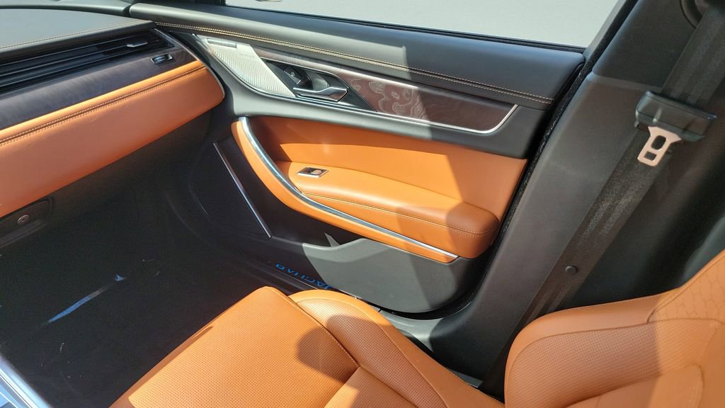 Used 2021 Jaguar XF R-Dynamic SE image 16