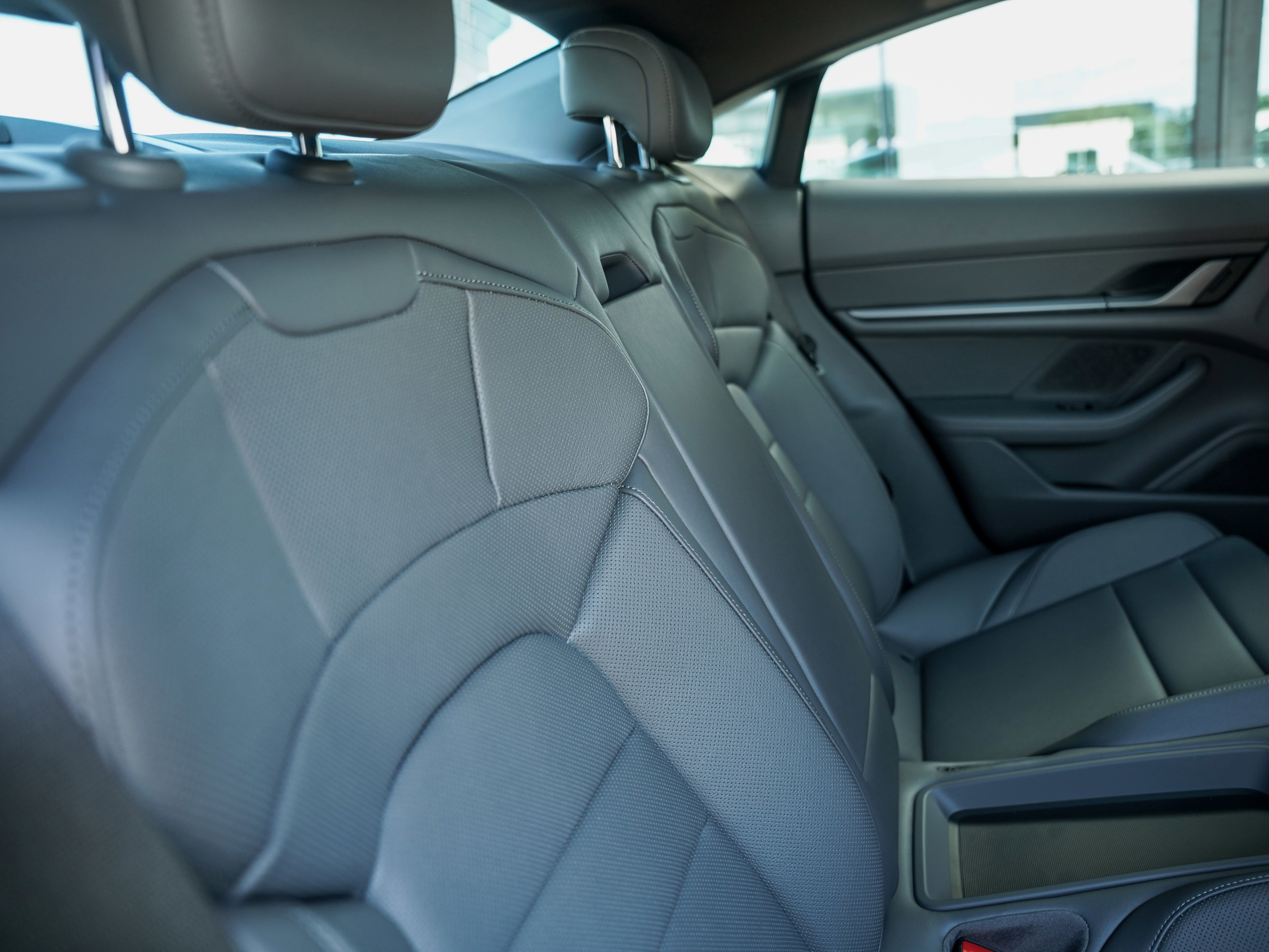 New 2025 Porsche Taycan image 30