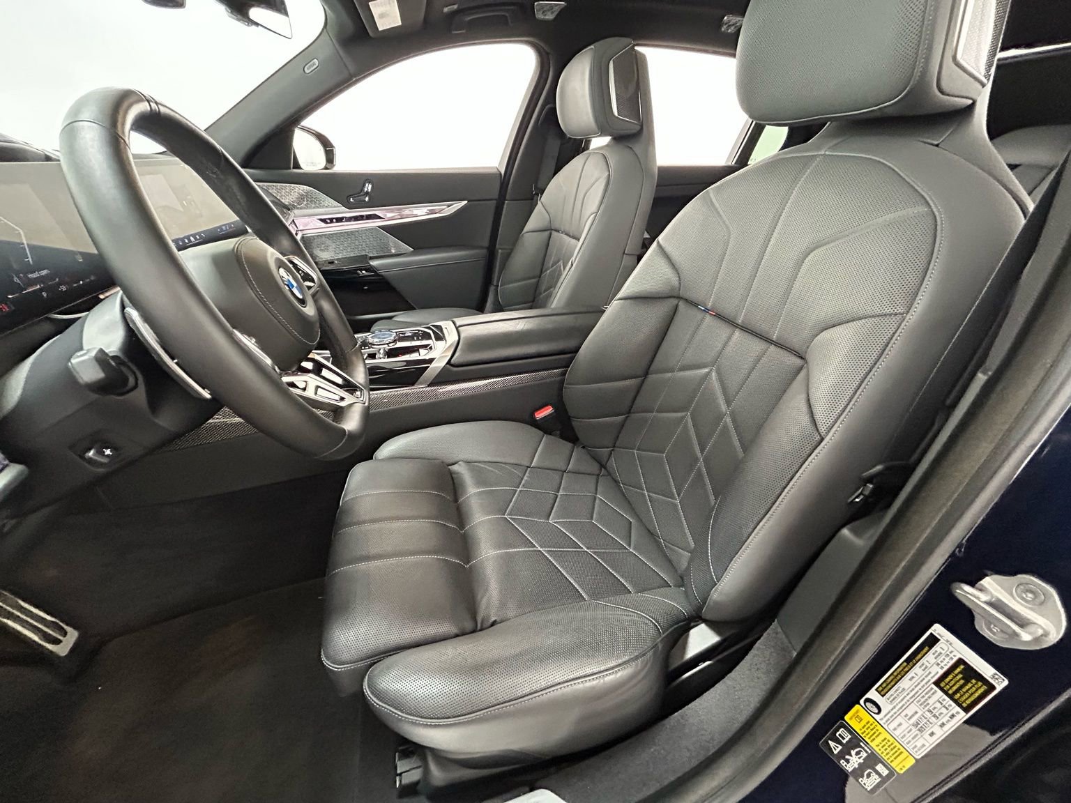 Used 2023 BMW 760i xDrive AWD/4WD image 29