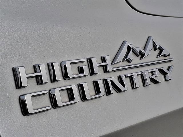 Used 2023 Chevrolet Suburban High Country w/ Premium Package 2 AWD/4WD image 16
