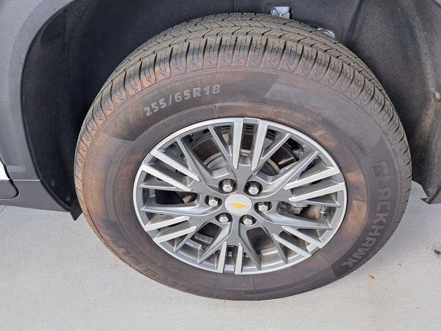 Used 2025 Chevrolet Traverse LT image 34