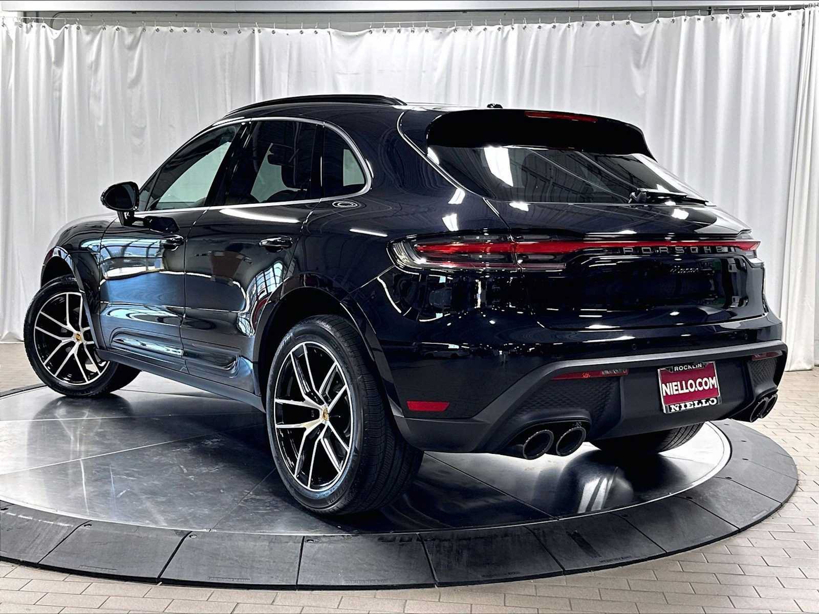 Used 2026 Porsche Macan AWD/4WD image 3