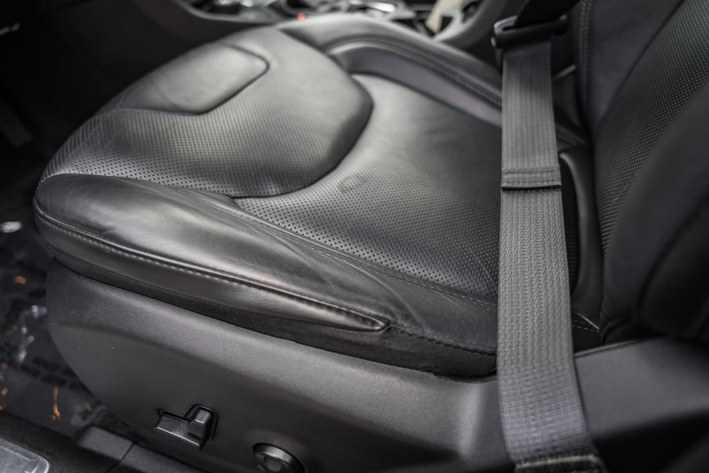 Used 2019 Jeep Cherokee Limited AWD/4WD image 36