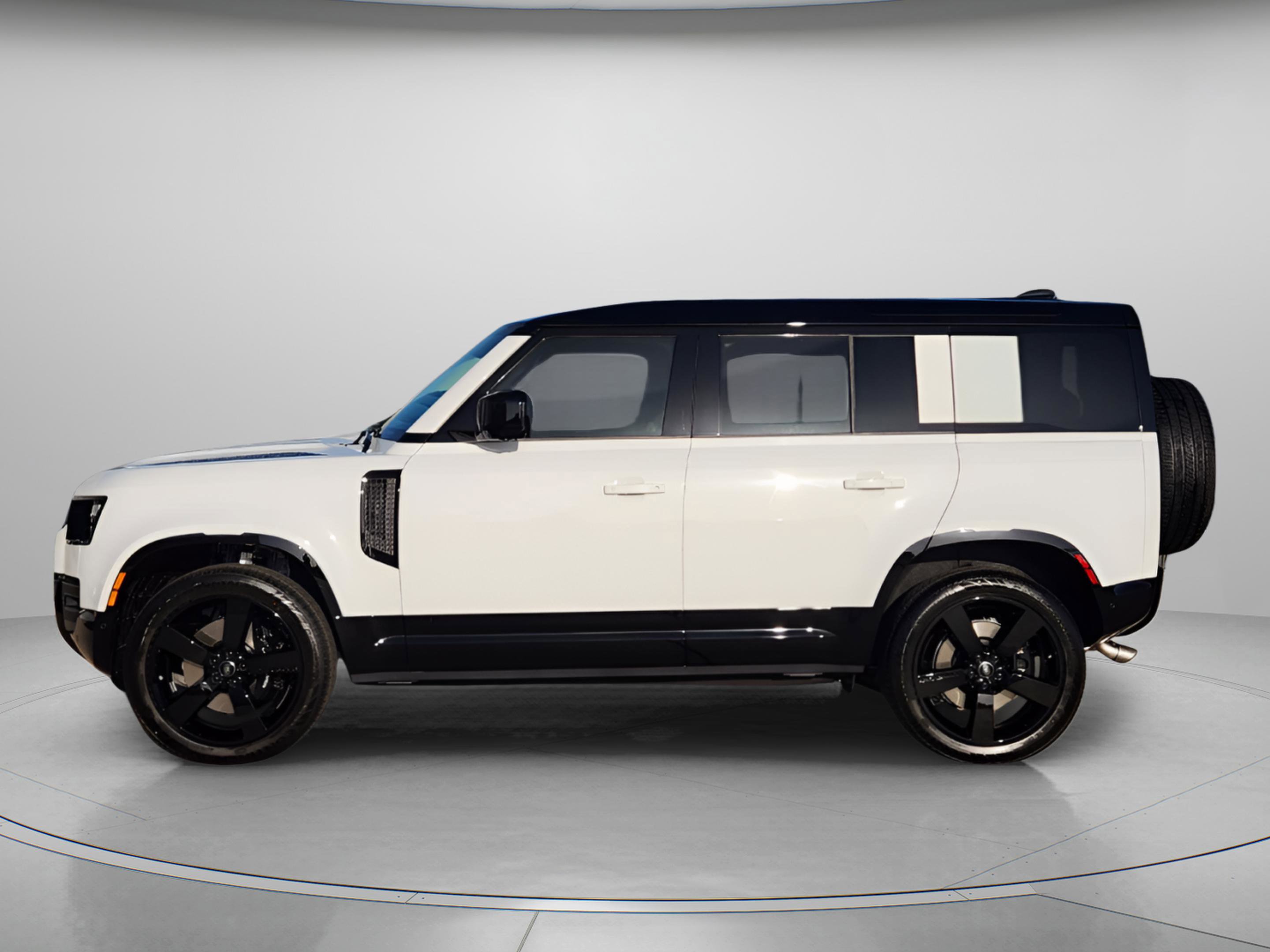 New 2025 Land Rover Defender 110 V8 AWD/4WD image 2