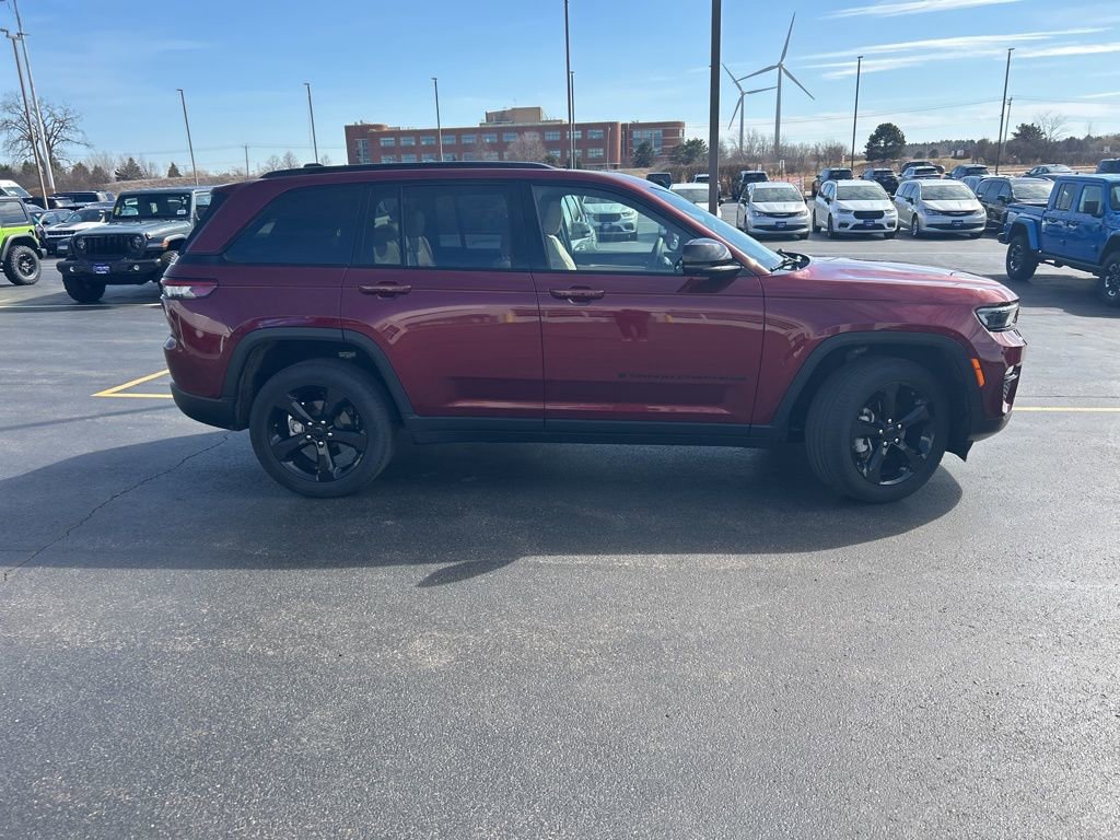 Certified 2023 Jeep Grand Cherokee Limited w/ Luxury Tech Group II image 2