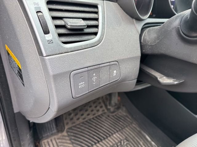 Used 2015 Hyundai Elantra SE image 17