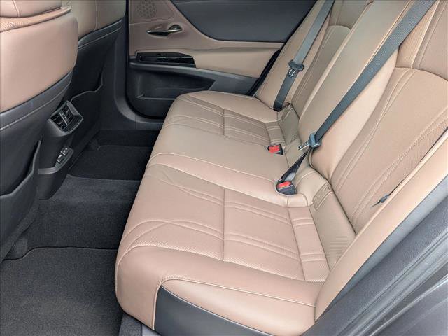 Used 2024 Lexus ES 350 w/ Luxury Package image 17