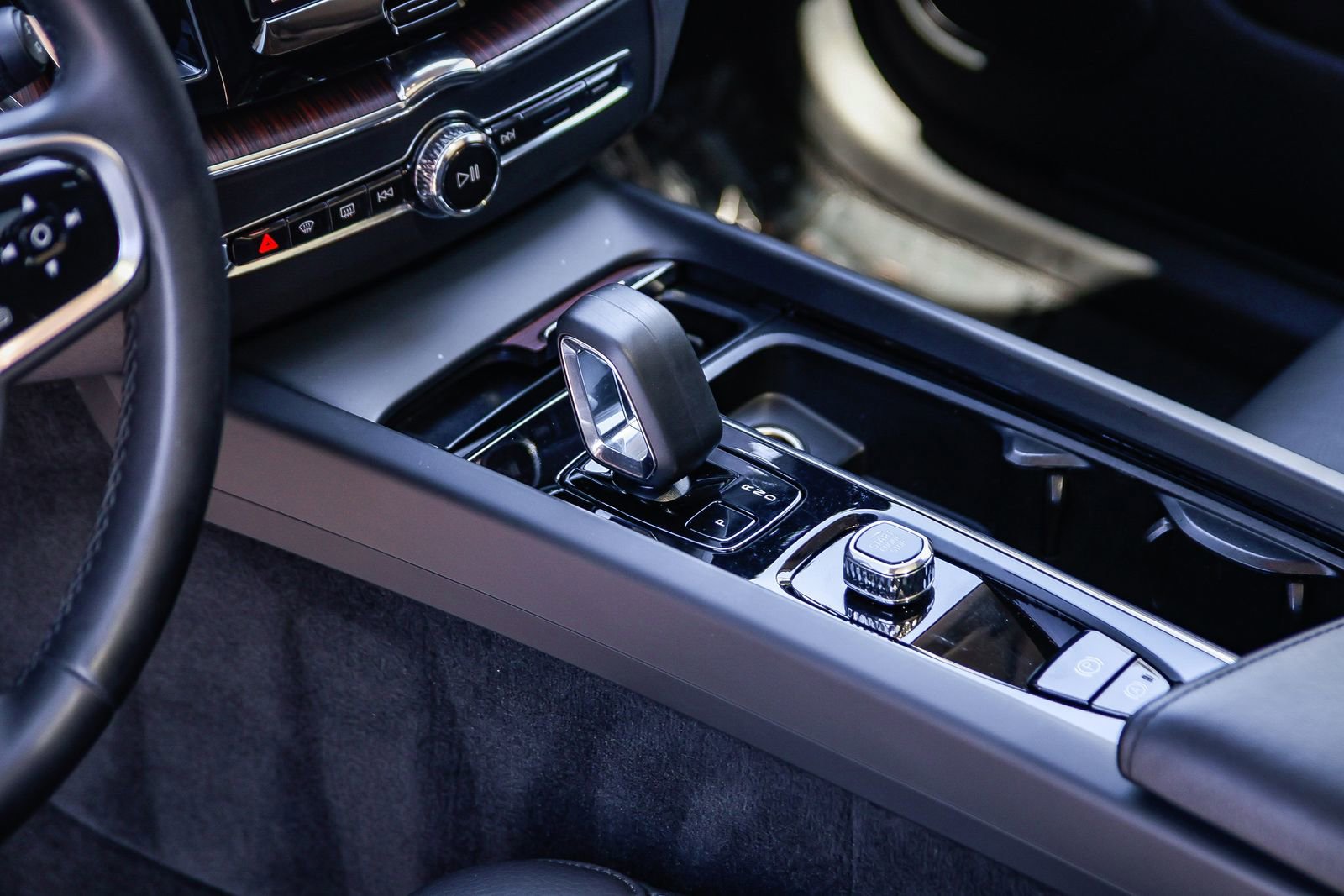 Used 2023 Volvo XC60 T8 Plus w/ Protection Package Premier image 22