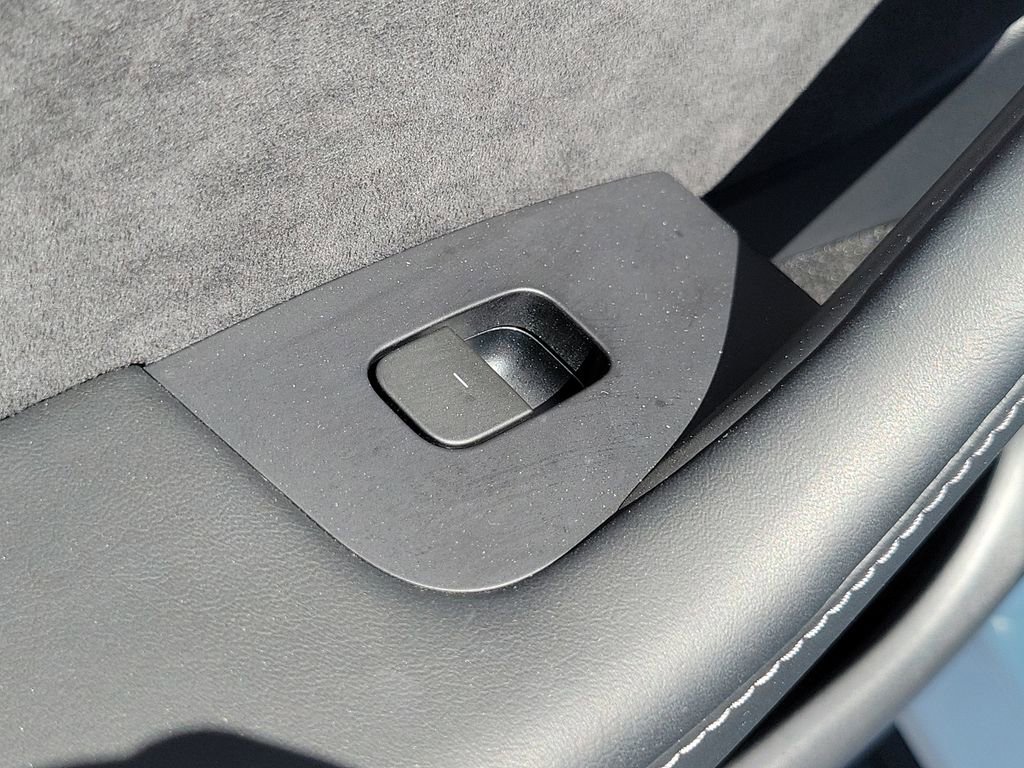 Used 2022 Tesla Model Y Long Range image 15