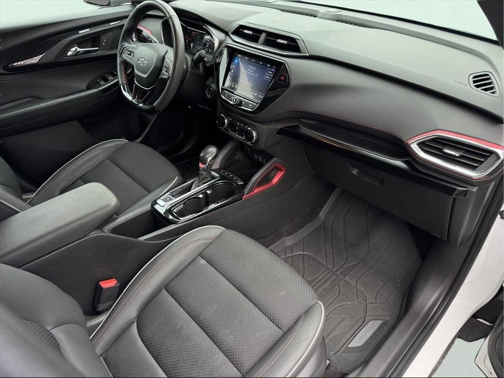 Used 2023 Chevrolet TrailBlazer RS w/ Sun and Liftgate Package image 16