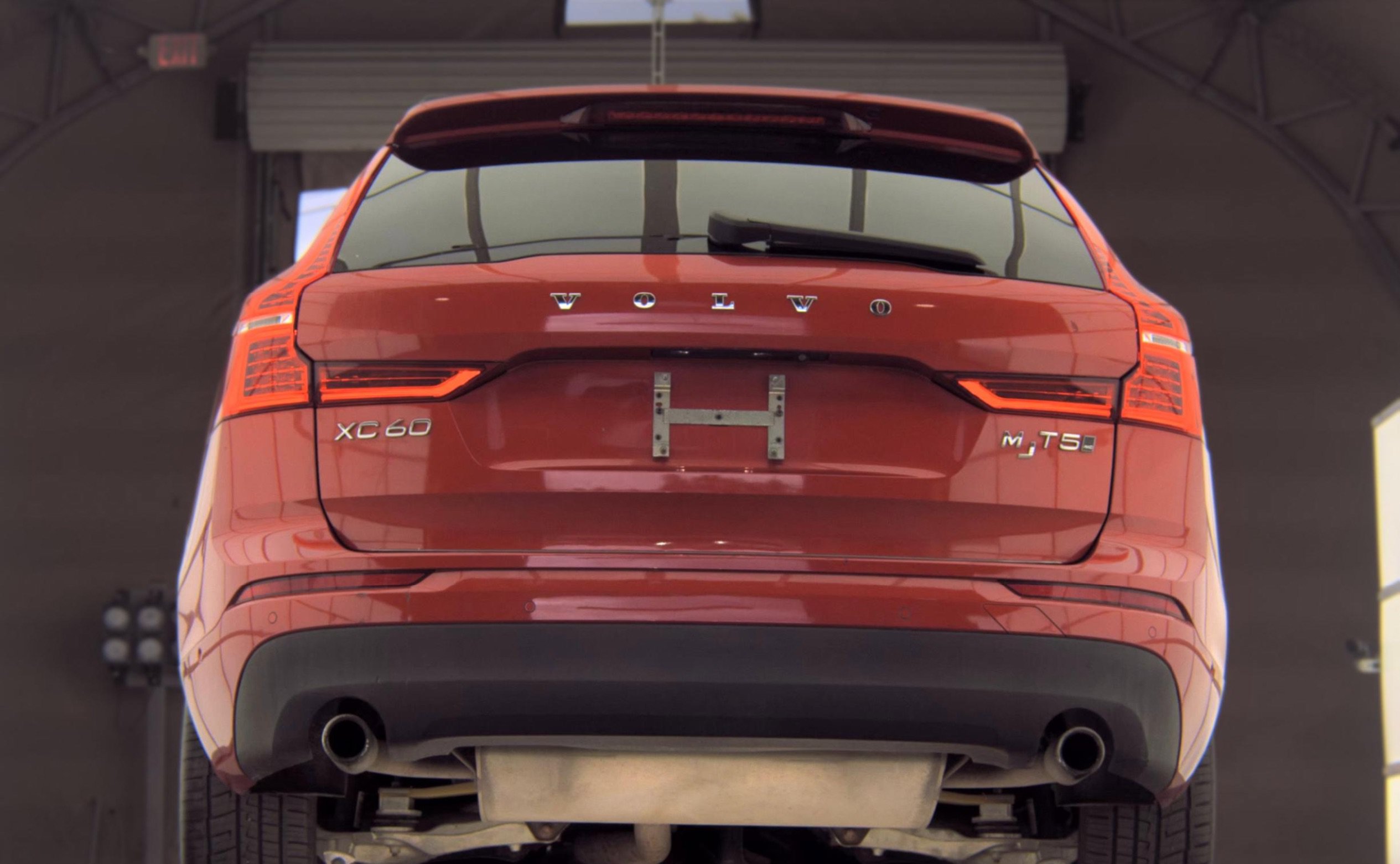 Used 2019 Volvo XC60 T5 Momentum w/ Protection Package AWD/4WD image 4
