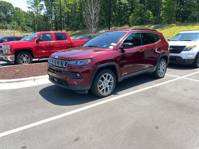 Used 2022 Jeep Compass Latitude AWD/4WD image 3