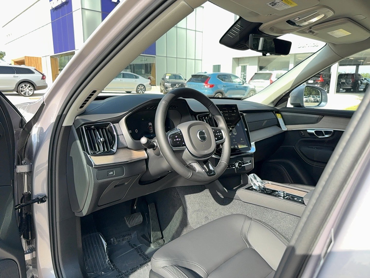 Used 2026 Volvo XC90 B6 Plus w/ Protection Package Premier AWD/4WD image 13