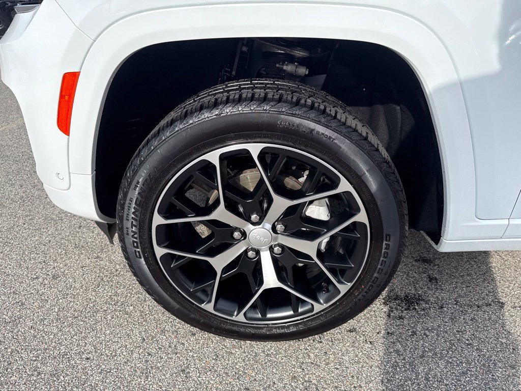 Certified 2025 Jeep Grand Cherokee Summit AWD/4WD image 9