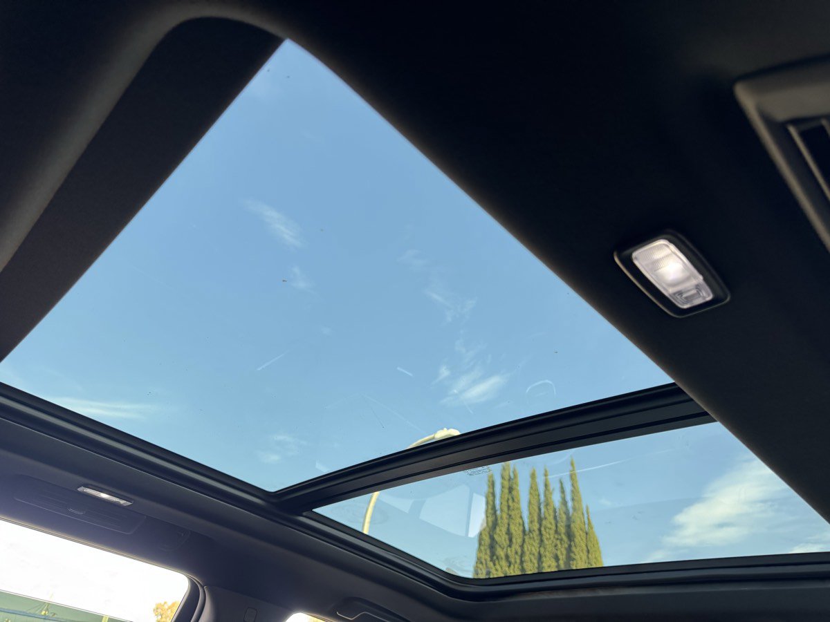 Used 2024 GMC Yukon Denali w/ Advanced Technology Package image 29