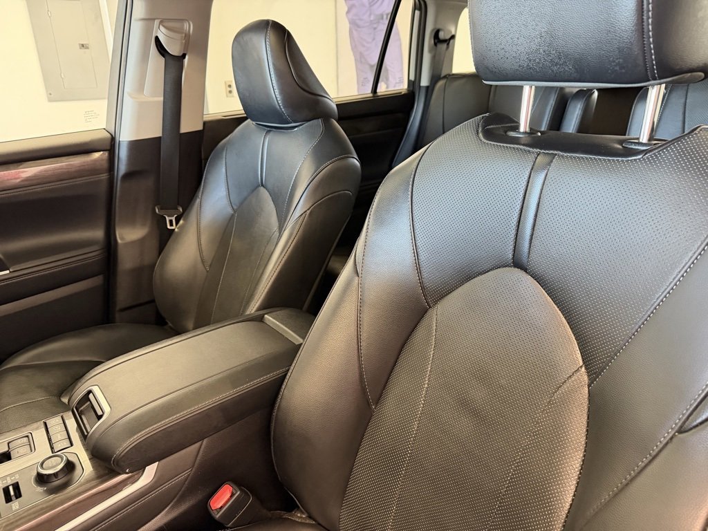 Used 2022 Toyota Highlander Limited image 12