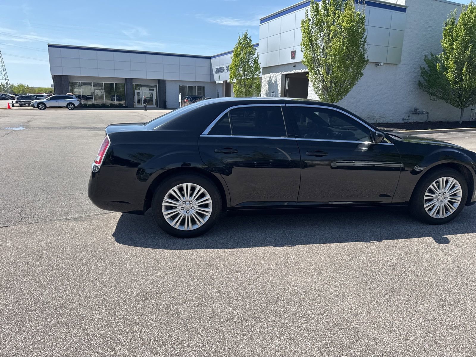 Used 2014 Chrysler 300 AWD image 8