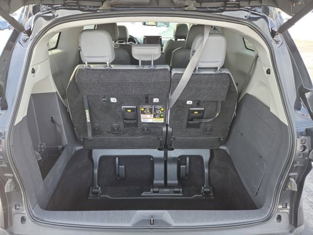 Used 2024 Toyota Sienna XLE image 24