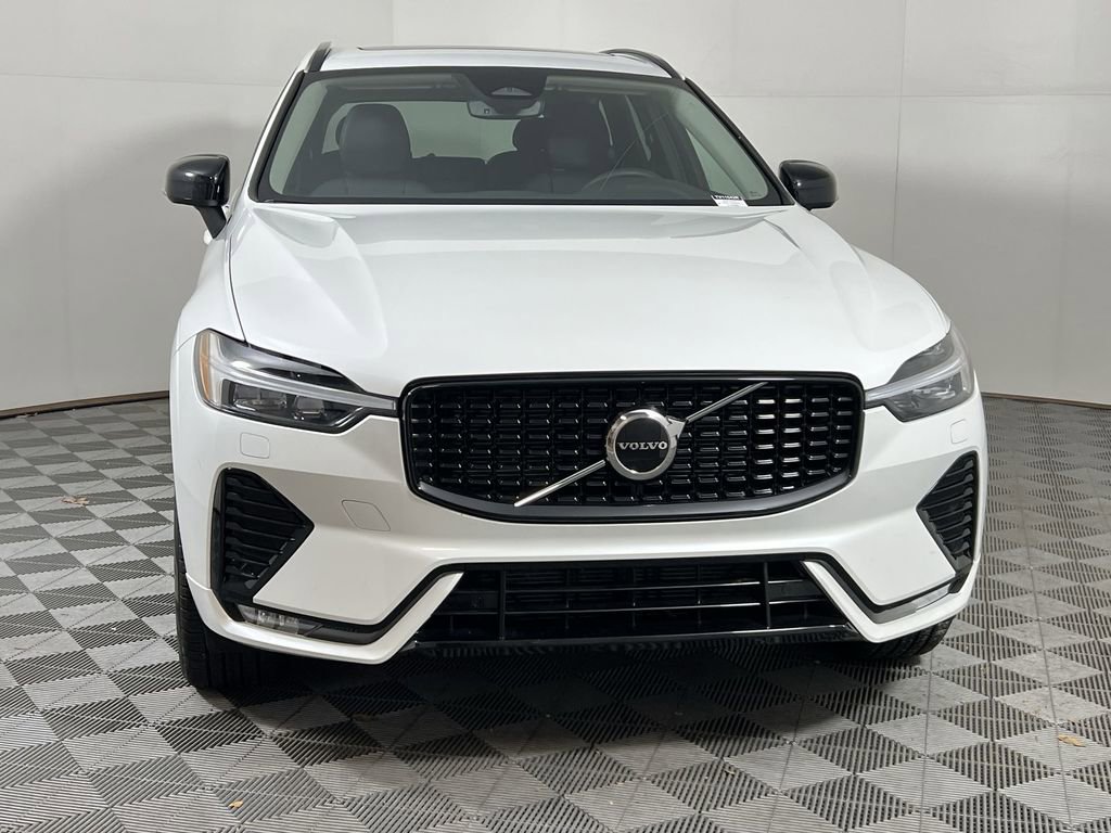 Certified 2025 Volvo XC60 B5 Core w/ Climate Package image 4