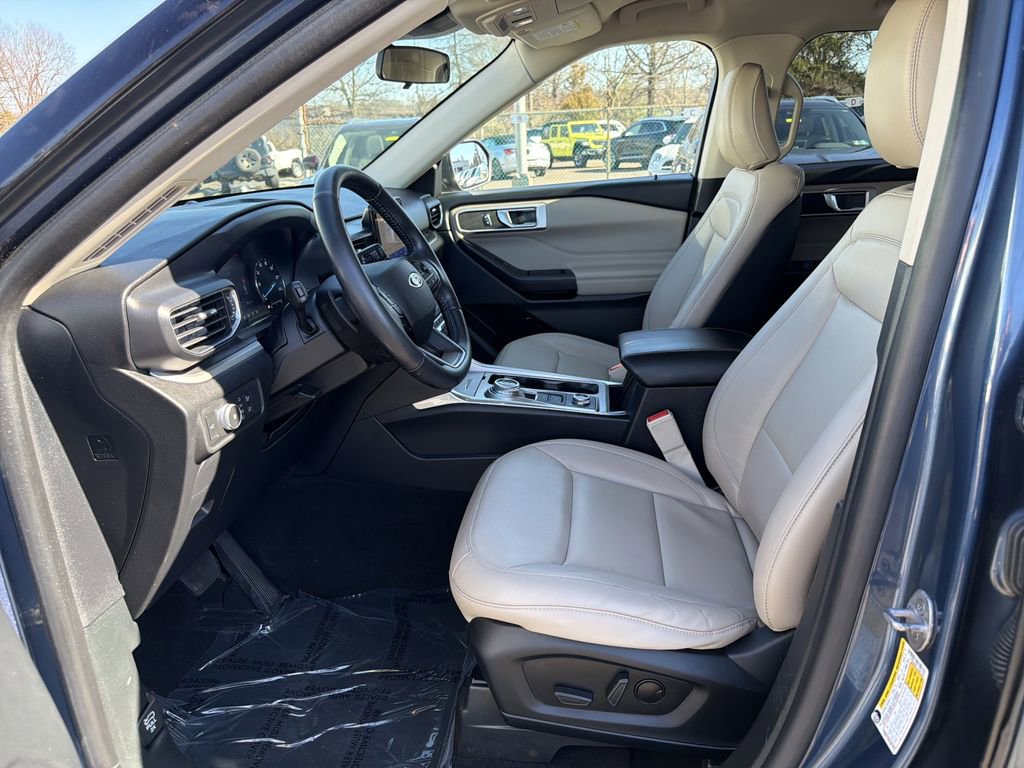Used 2020 Ford Explorer XLT w/ Equipment Group 202A image 11