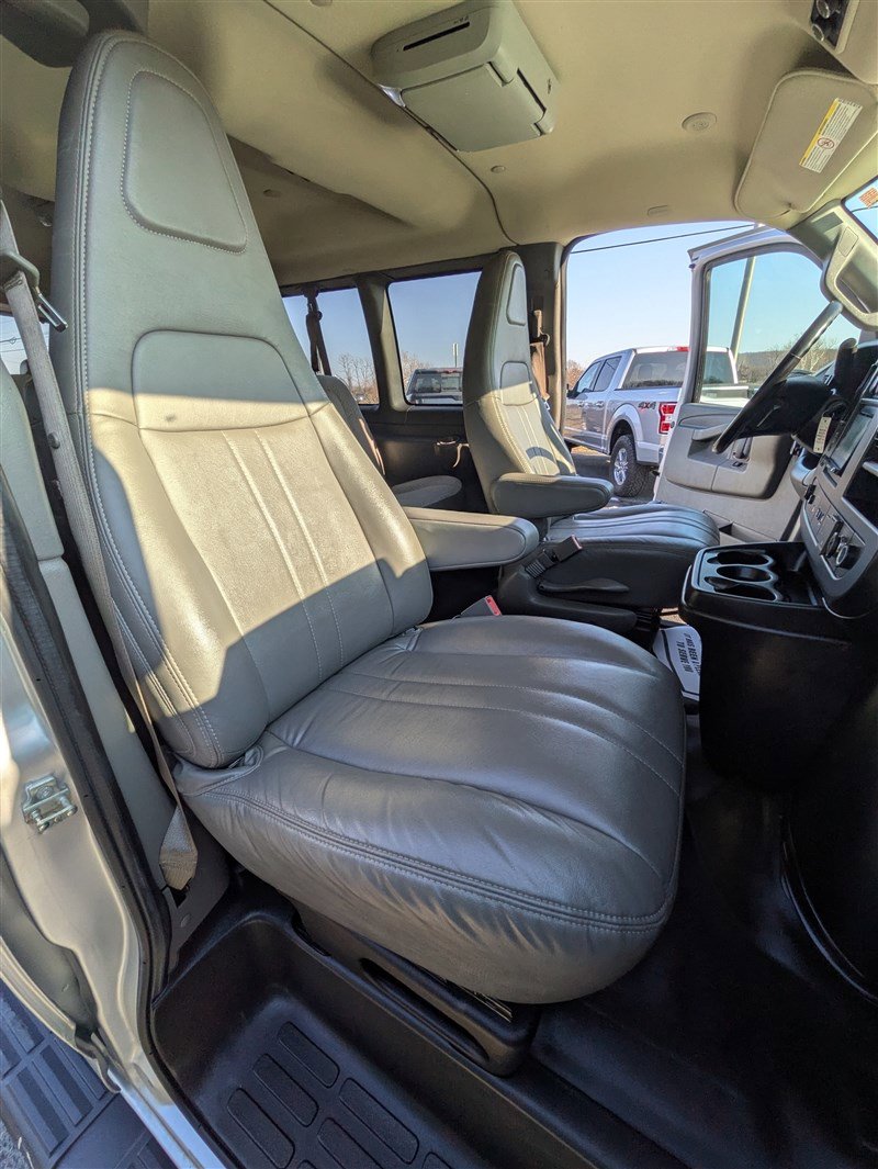 Used 2020 GMC Savana 2500 LS w/ Enhanced Convenience Package RWD image 19