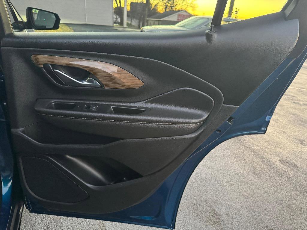 Used 2021 GMC Terrain SLE w/ Driver Convenience Package image 19