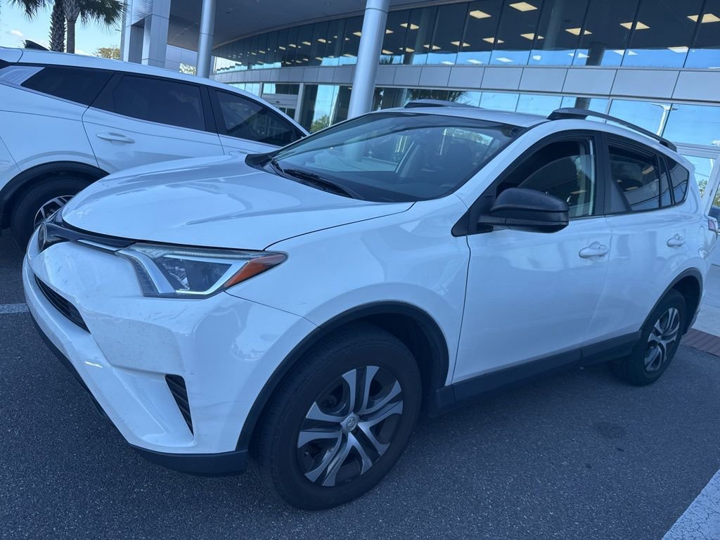 Used 2017 Toyota RAV4 LE image 1