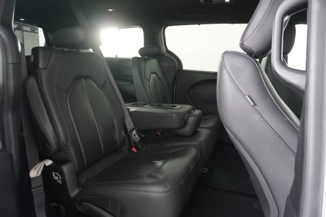 Used 2020 Chrysler Pacifica Touring-L image 42