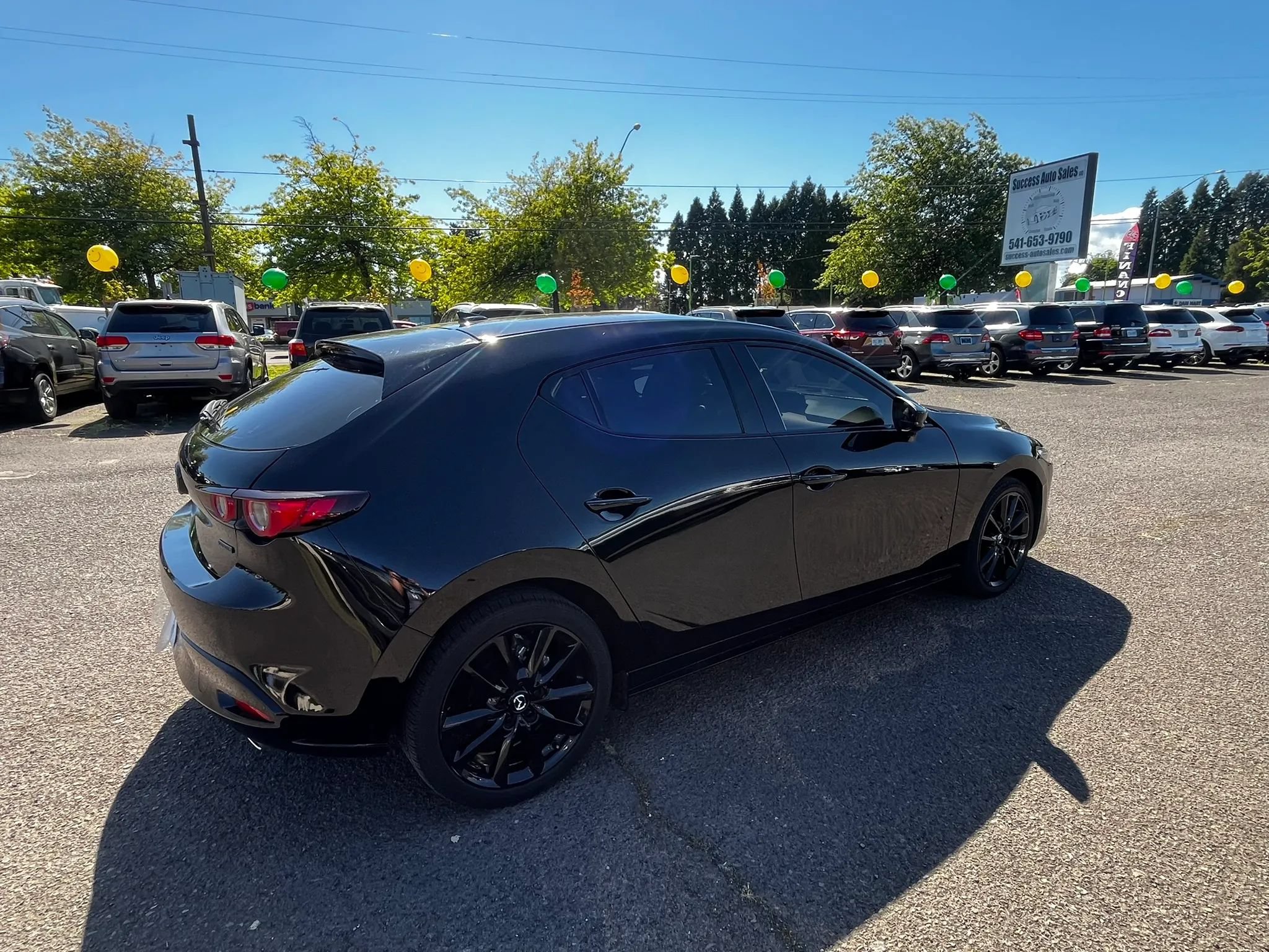 Used 2023 MAZDA MAZDA3 s FWD image 3