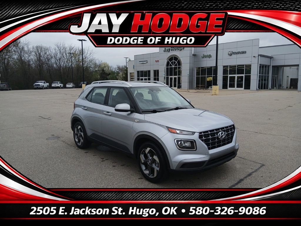Used 2023 Hyundai Venue SEL video 1