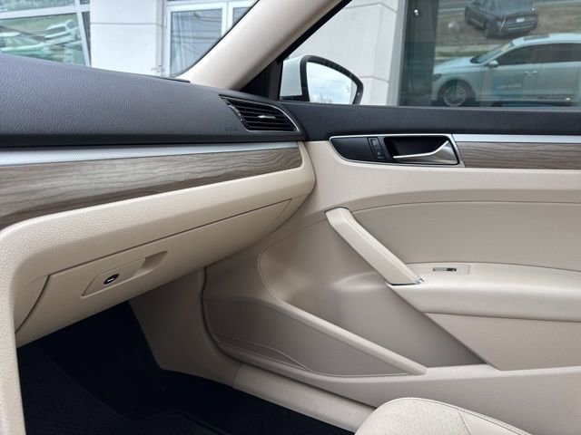 Used 2017 Volkswagen Passat 1.8T SE FWD image 16