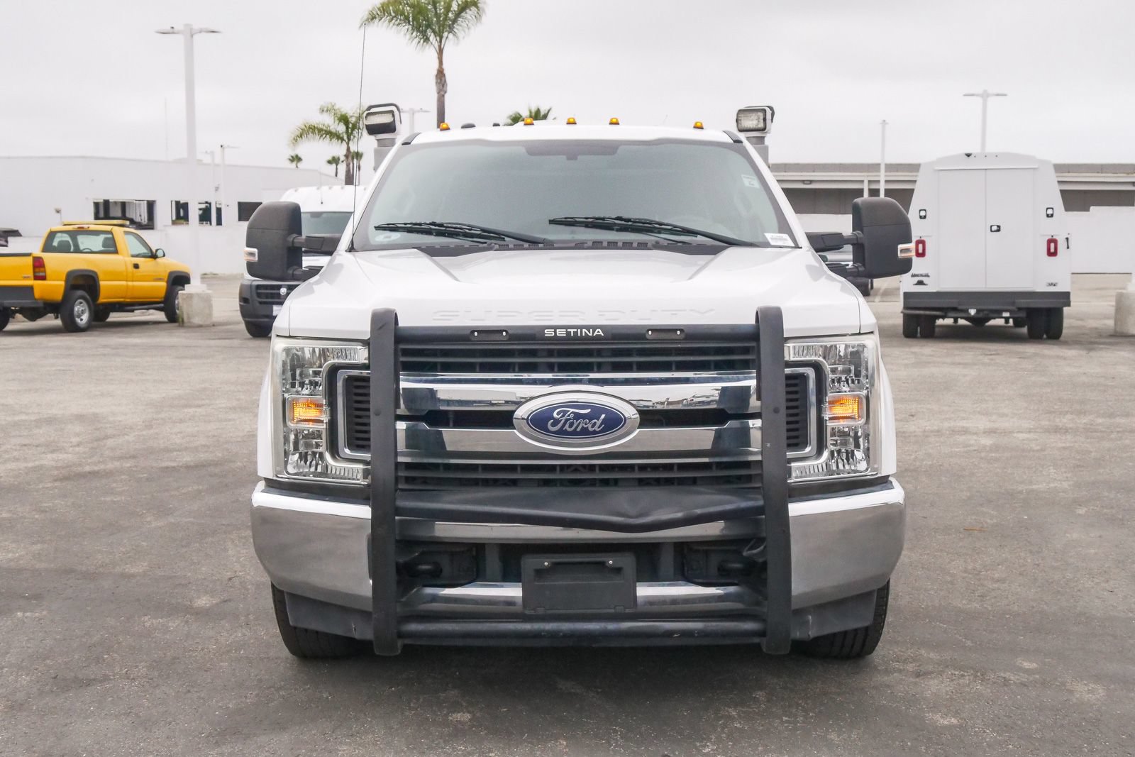 Used 2017 Ford F350 XLT w/ XLT Value Package RWD image 2