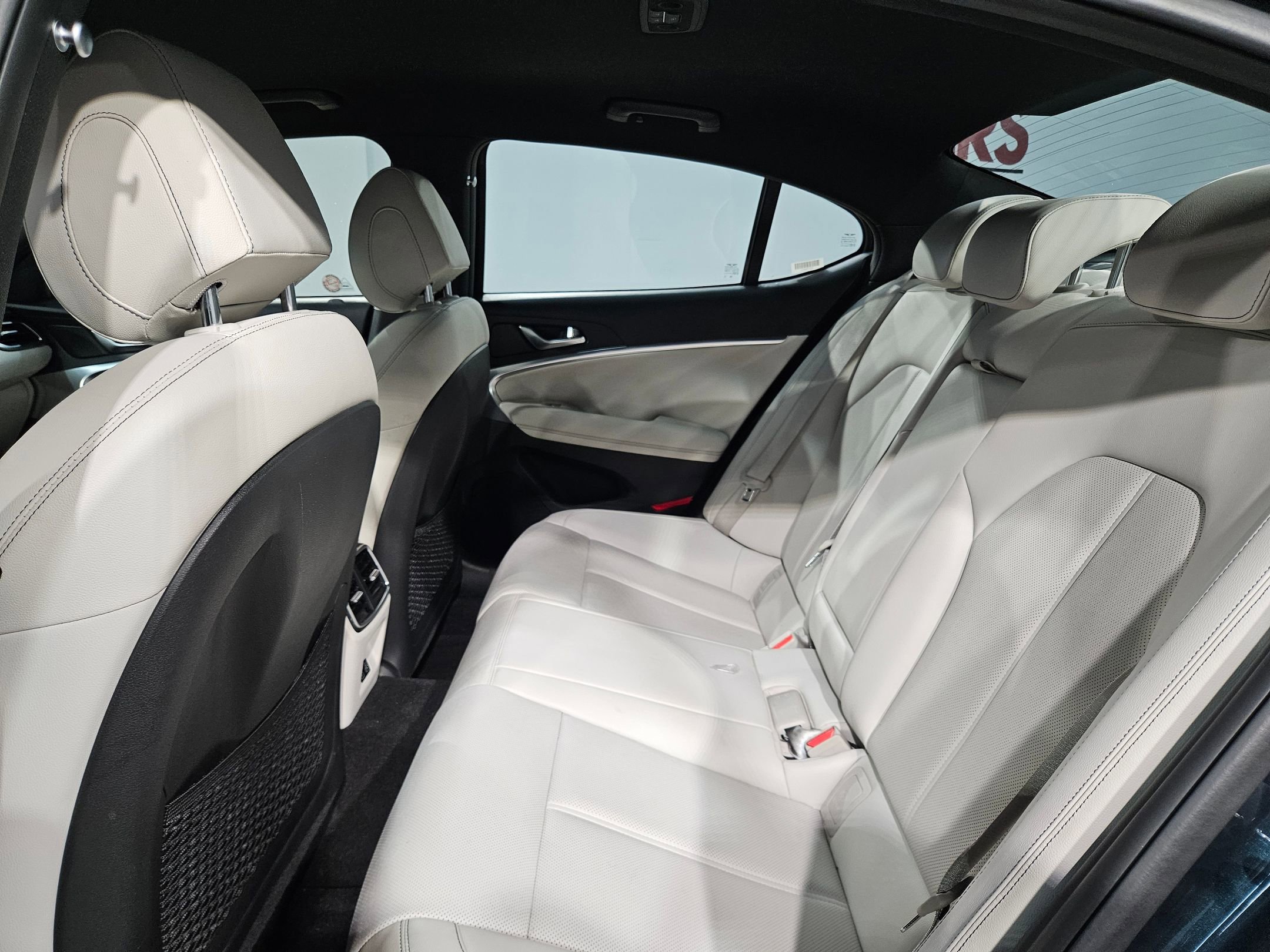 Used 2025 Genesis G70 2.5T RWD image 35