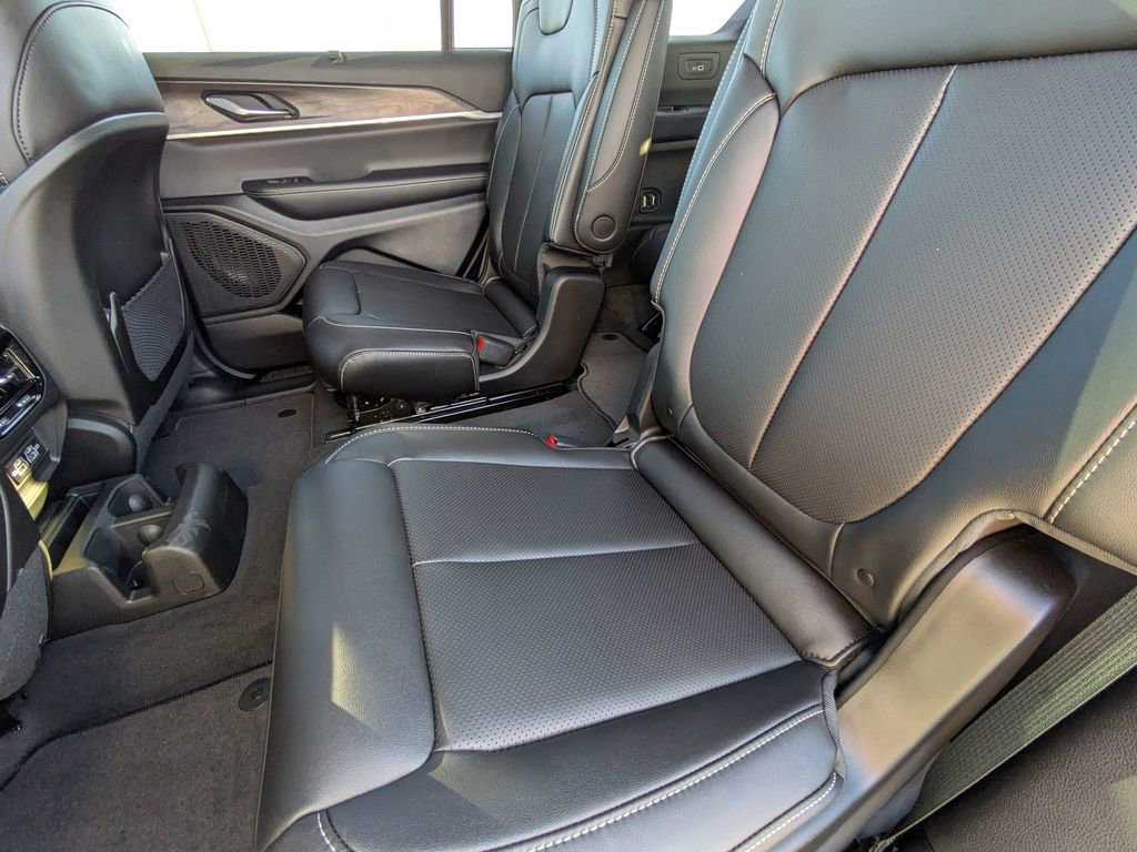 New 2025 Jeep Grand Cherokee L Limited w/ Luxury Tech Group II image 31