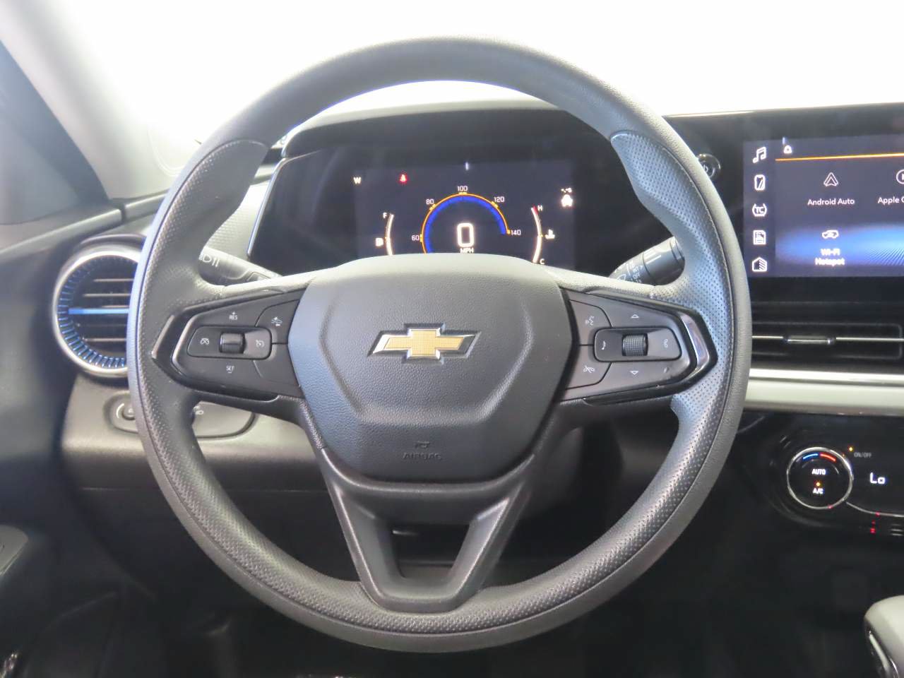 Used 2025 Chevrolet Trax LT FWD image 12