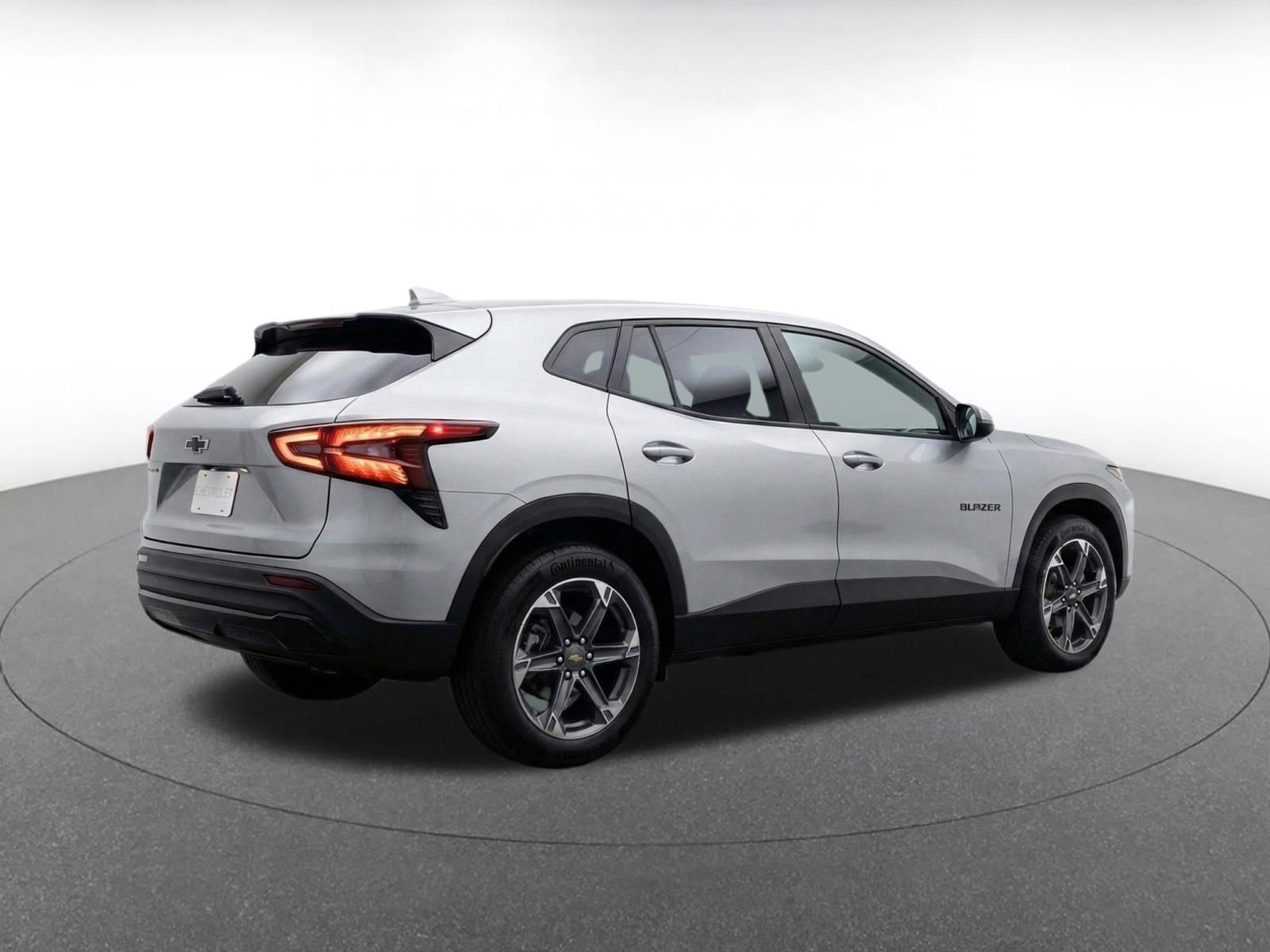 Used 2025 Chevrolet Blazer LT FWD image 11
