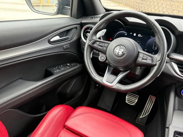 Used 2024 Alfa Romeo Stelvio Veloce AWD/4WD image 46