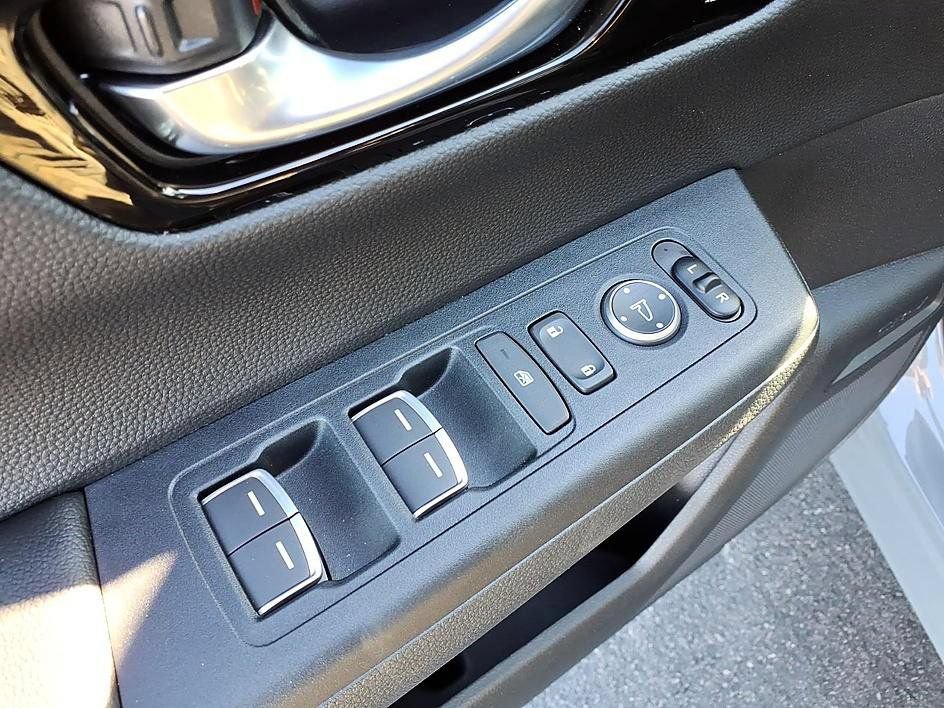 Used 2025 Honda CR-V EX-L image 12