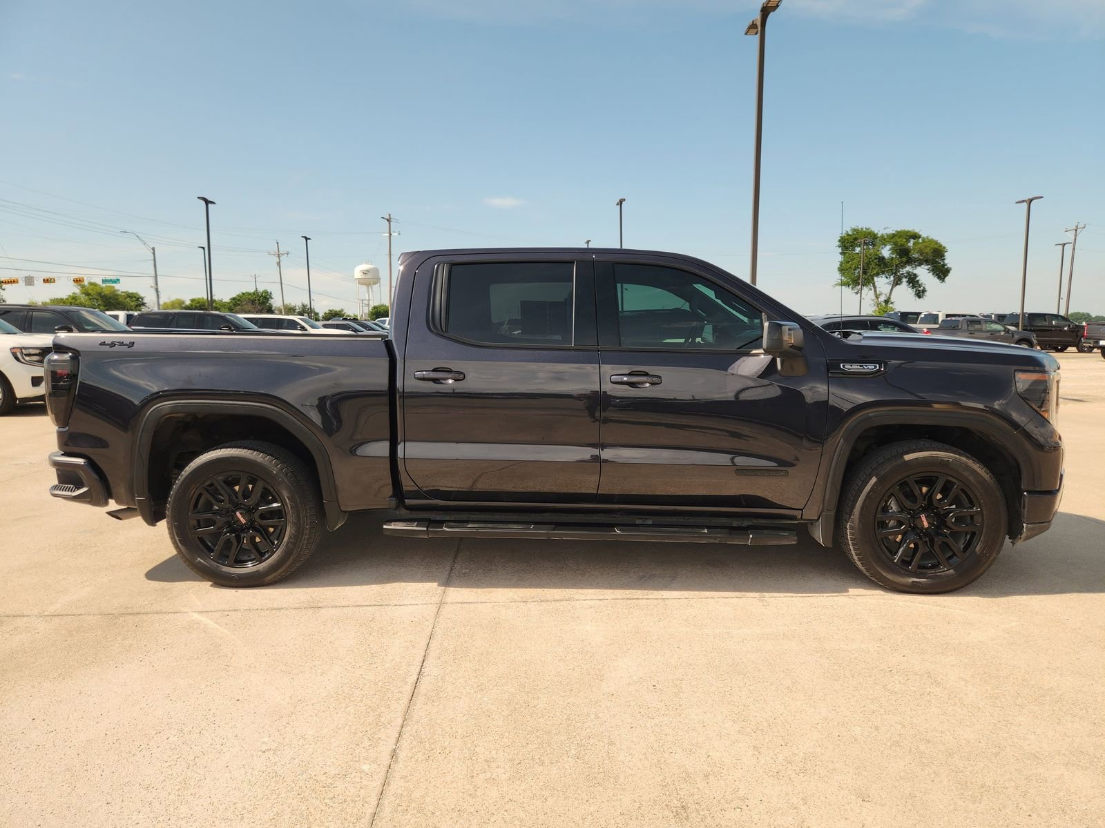 Used 2025 GMC Sierra 1500 Elevation w/ Elevation Premium Package AWD/4WD image 7