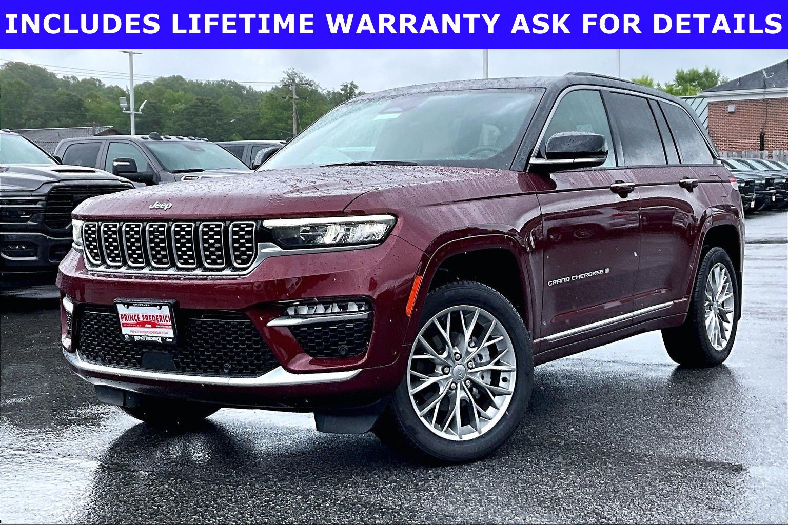 Used 2025 Jeep Grand Cherokee Summit w/ MOPAR Finishing Package AWD/4WD image 3