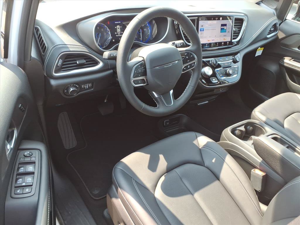 New 2027 Chrysler Pacifica Select FWD image 18