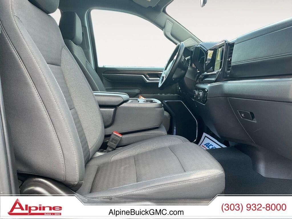 Used 2025 Chevrolet Silverado 1500 LT AWD/4WD image 15