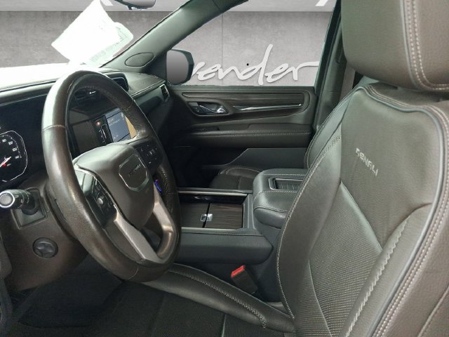 Used 2021 GMC Yukon XL Denali w/ Denali Premium Package AWD/4WD image 24