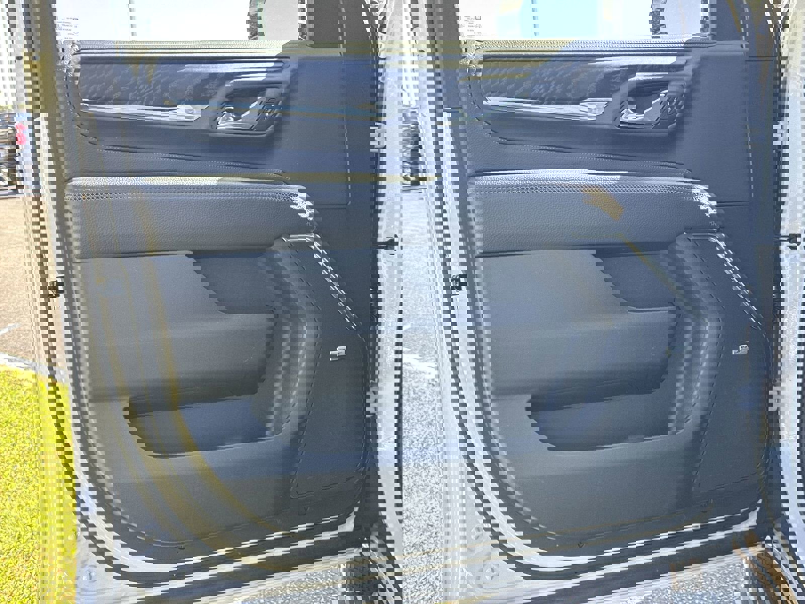 Used 2023 GMC Yukon Denali w/ Denali Reserve Package image 14