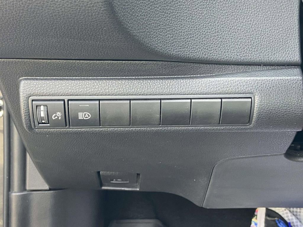 Used 2025 Toyota Corolla LE FWD image 23
