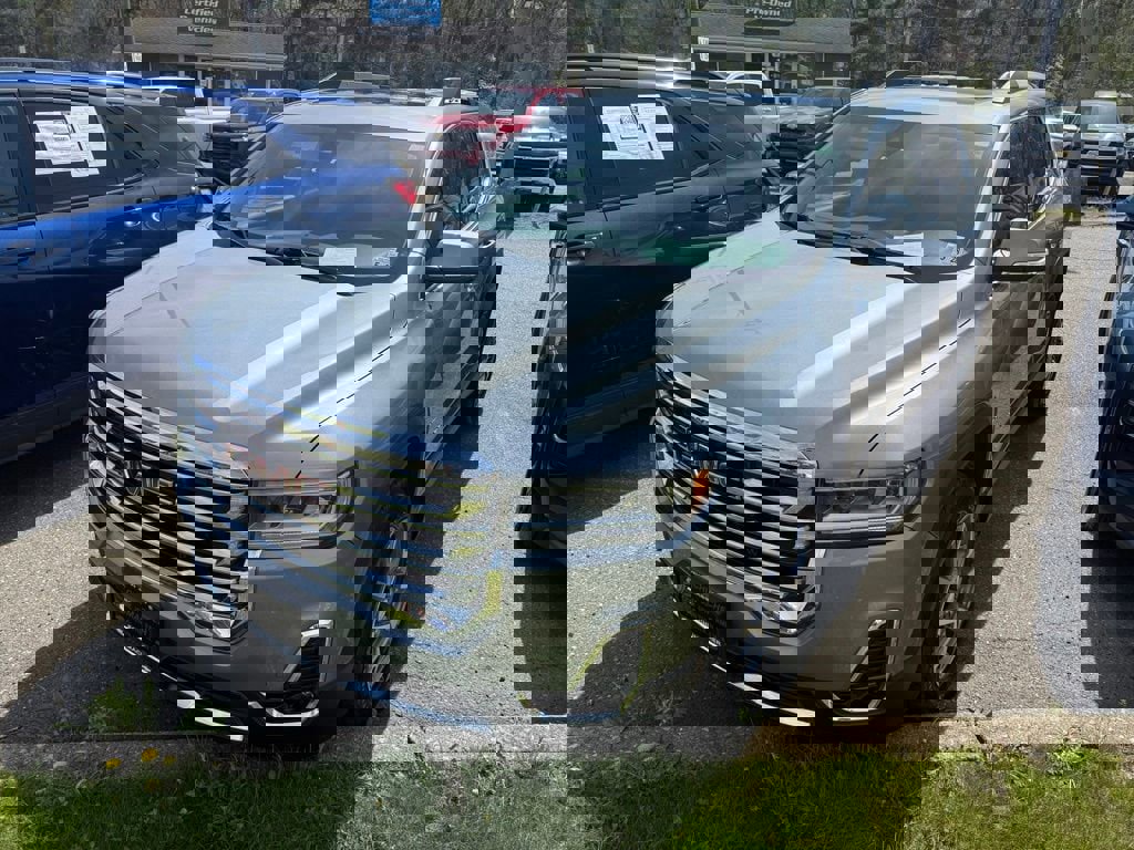 Used 2023 GMC Acadia SLT w/ Preferred Package AWD/4WD image 4