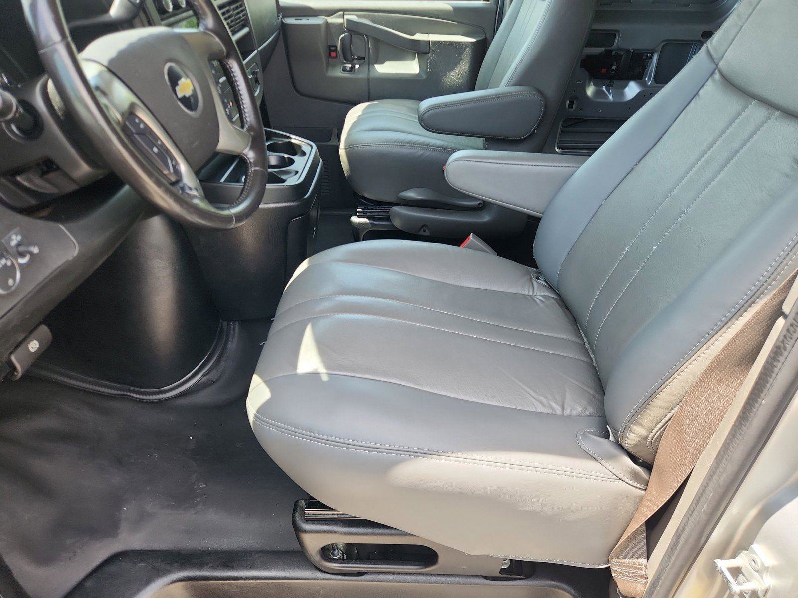 Used 2018 Chevrolet Express 2500 w/ Driver Convenience Package RWD image 10