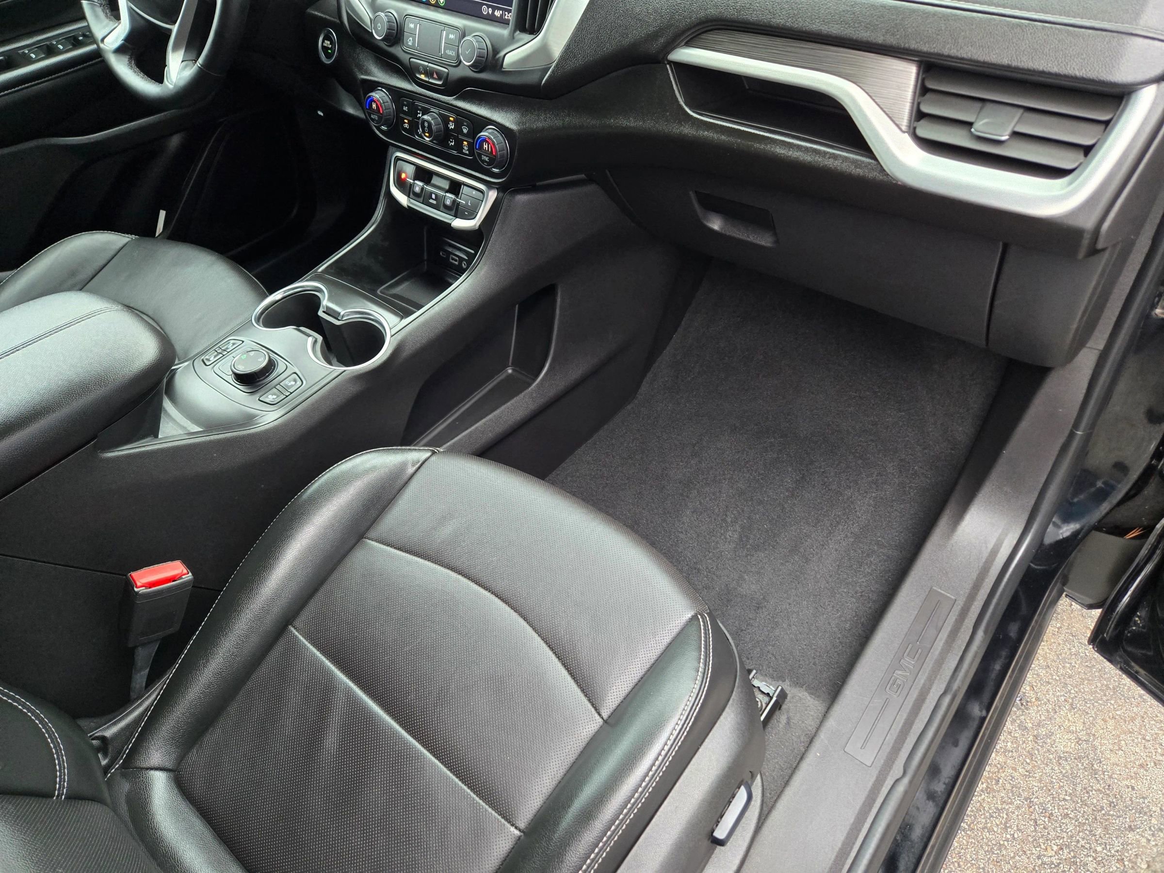 Used 2024 GMC Terrain SLT image 63