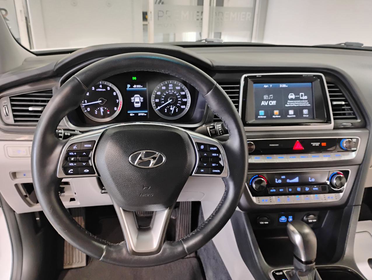 Used 2018 Hyundai Sonata Limited image 12