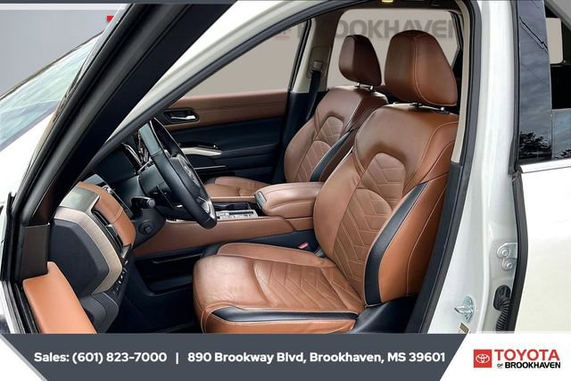 Used 2023 Nissan Pathfinder Platinum w/ Lighting Package (N93) image 18